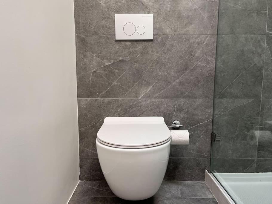 New Ample And Cozy One Bedroom Apt In Brooklyn At Rem-Casa New York Dış mekan fotoğraf